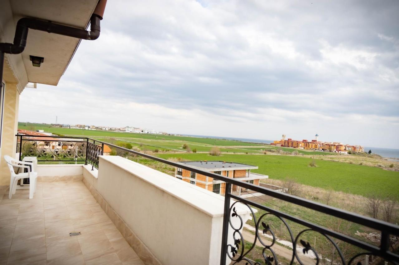 Семеен Хотел Прованс Ахелой Exterior foto